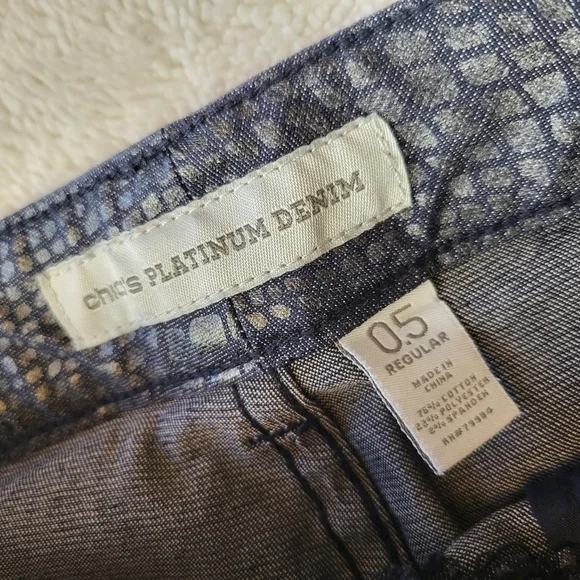 Chico's Platinum Denim Indigo Wash Snake Skin Pattern Chico's Size 0.5 - Picture 3 of 7